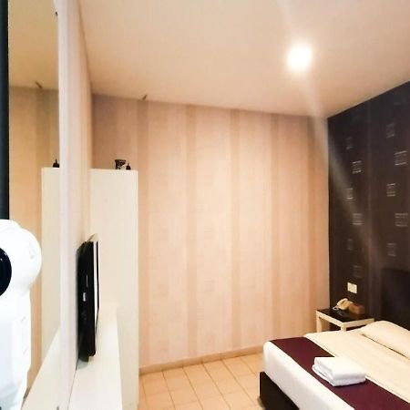 Biz Hotel Batu Pahat Dış mekan fotoğraf